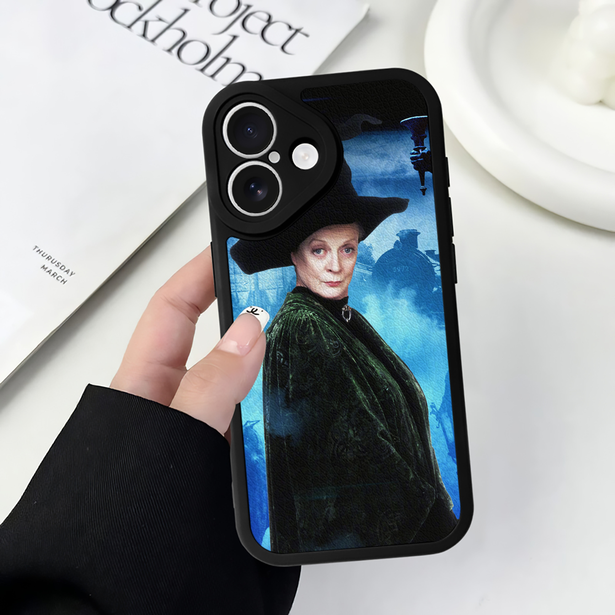 （画像用） Harry Potter ハリー・ポッターシリーズ 【iPhone 16シリーズ対応】シリコンスマホケース（レザー調） 材質：シリコン
